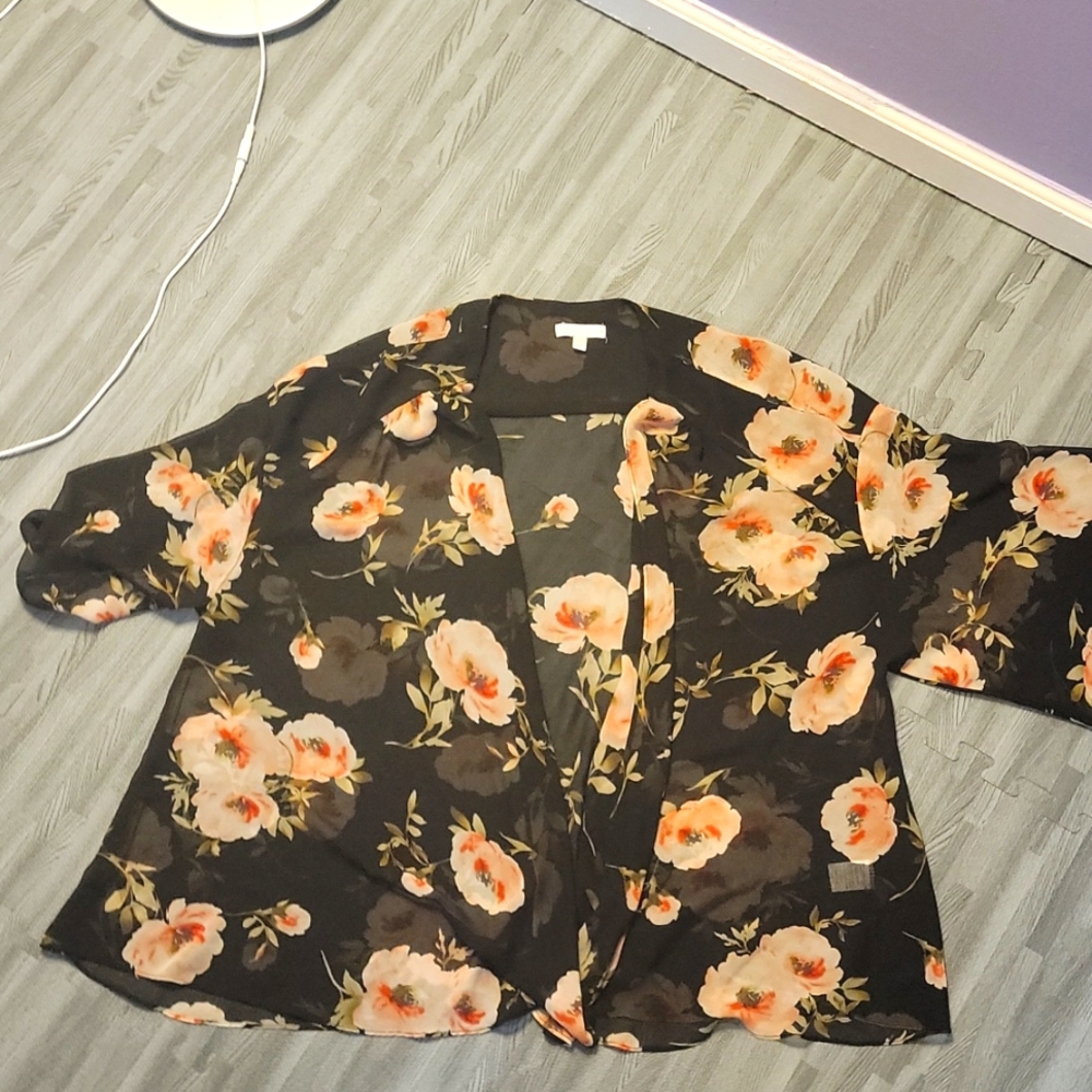 Black delicate floral kimono 1X
